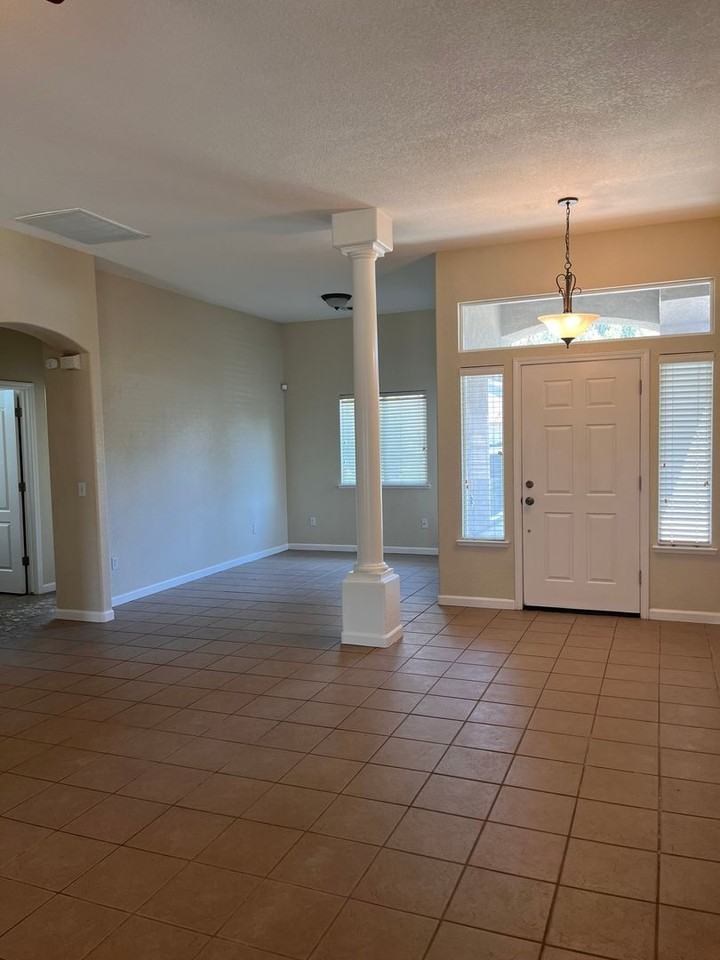 1825 San Gabriel Dr - Photo 2 of 14