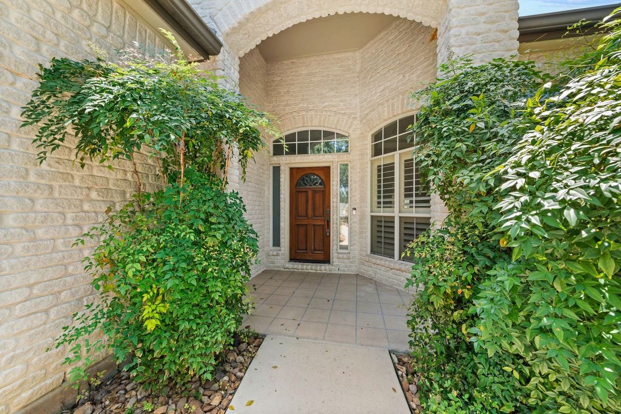 1702 Sandringham - Photo 2 of 28