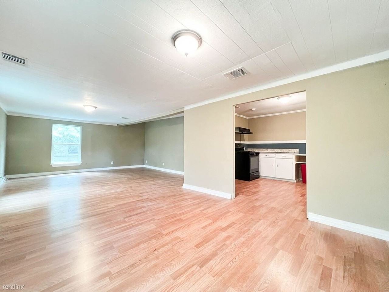 636 N Wilcox St - Photo 5 of 20