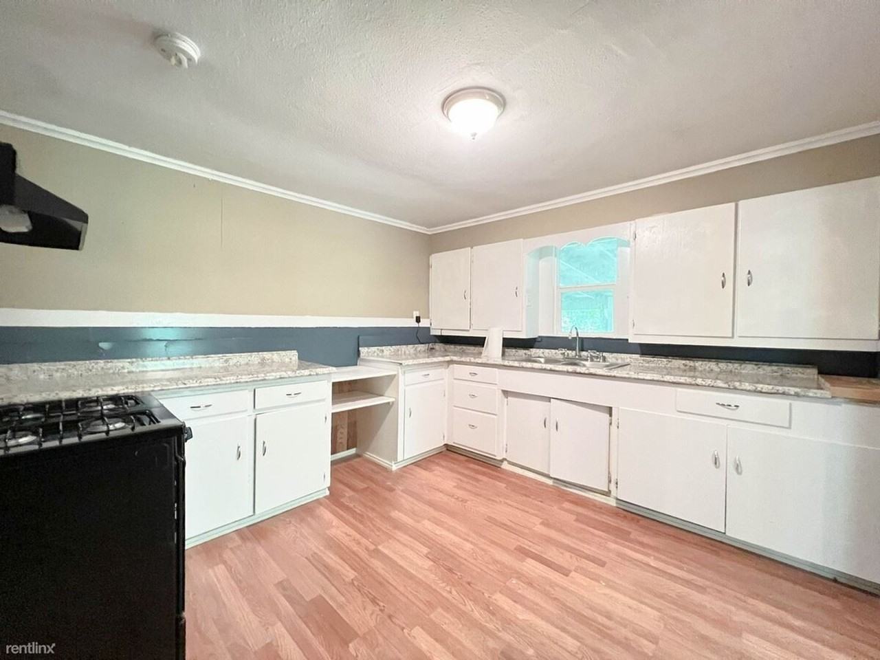 636 N Wilcox St - Photo 2 of 20