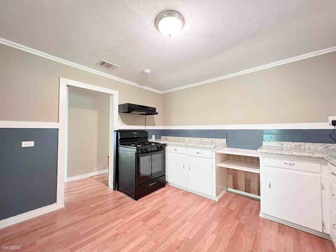 636 N Wilcox St - Photo 4 of 20