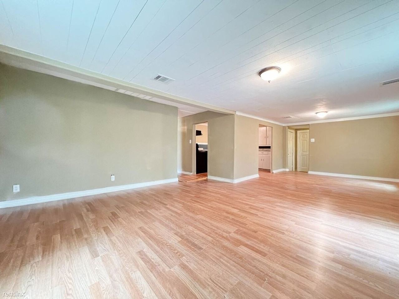 636 N Wilcox St - Photo 7 of 20
