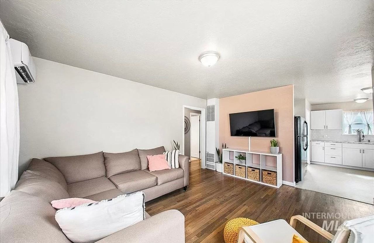 1410 S Newell St - Photo 4 of 10