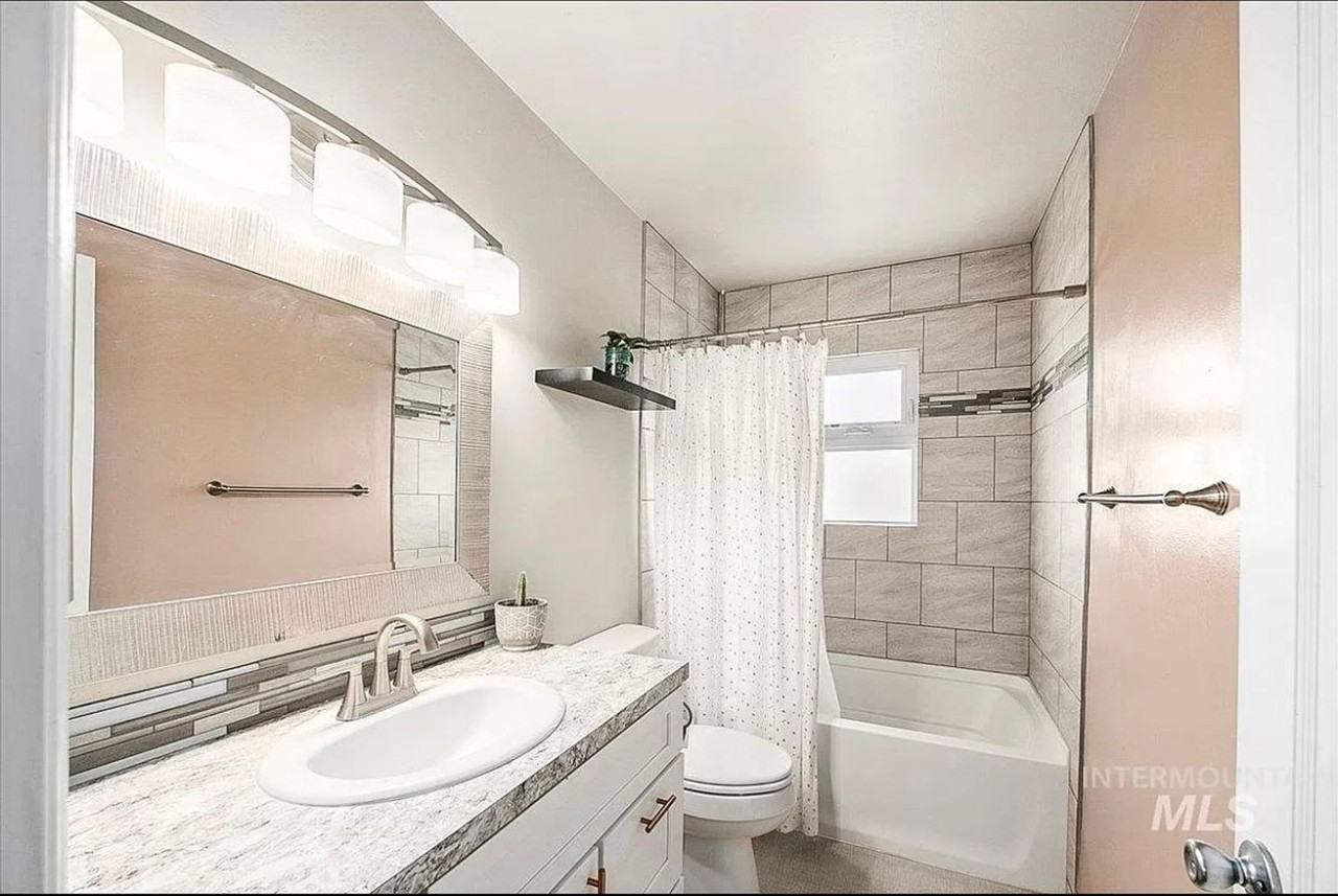 1410 S Newell St - Photo 7 of 10