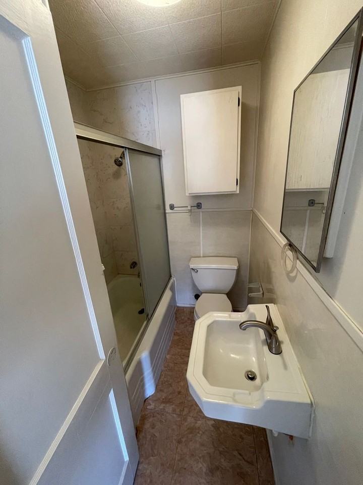 3012 S 12th St - Photo 4 of 6