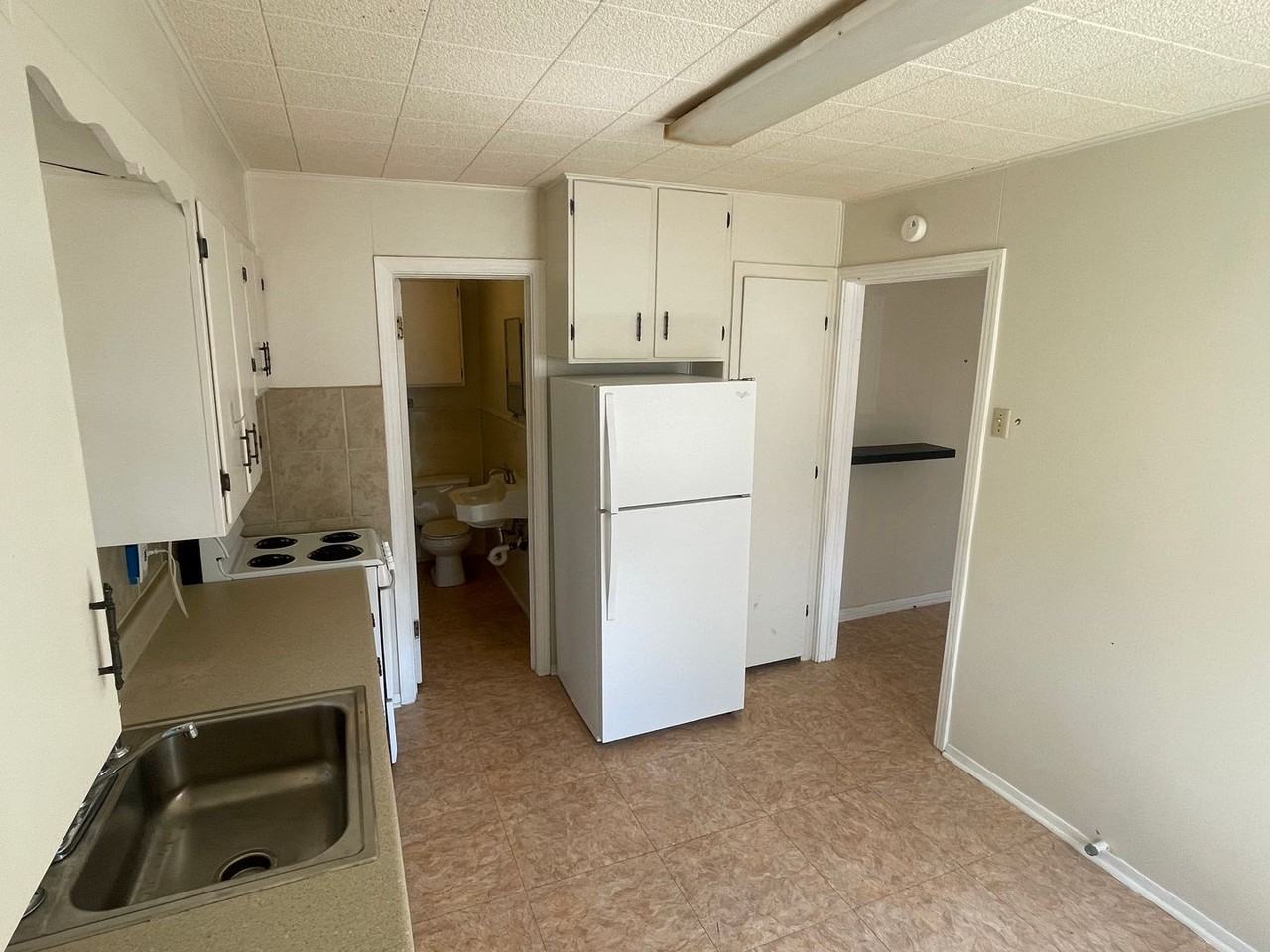 3012 S 12th St - Photo 5 of 6
