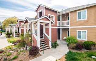 featured image of 449 Ne Ridgeview Ct