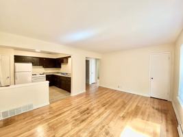 featured image of 3051 W Fardale Ave