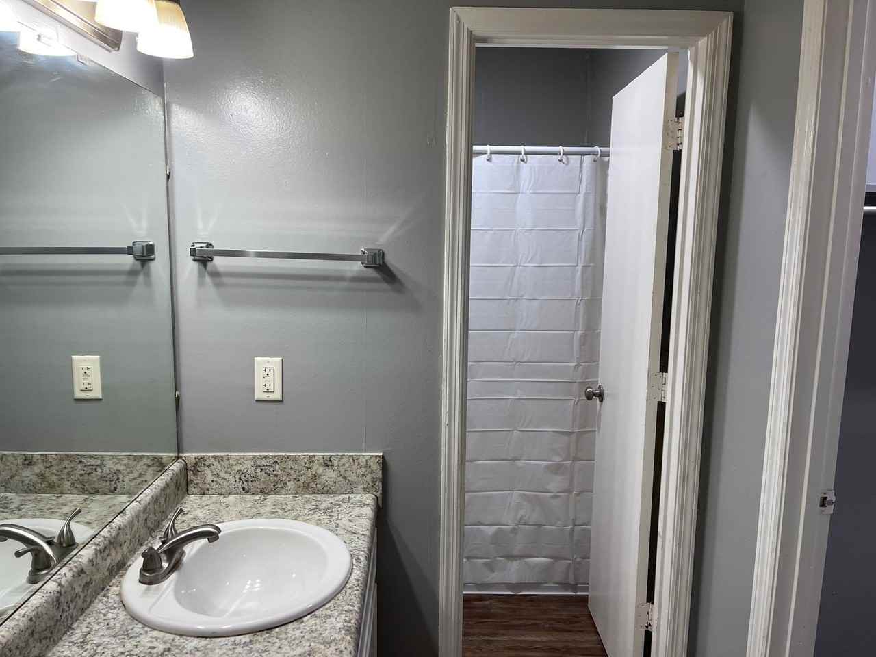 YK- CORINNE 2134 - Photo 3 of 8