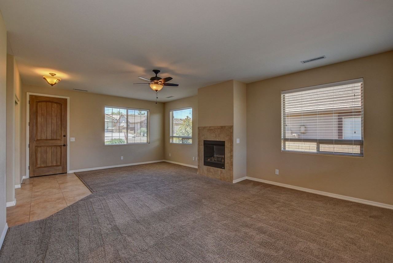 1712 Claire St - Photo 4 of 34
