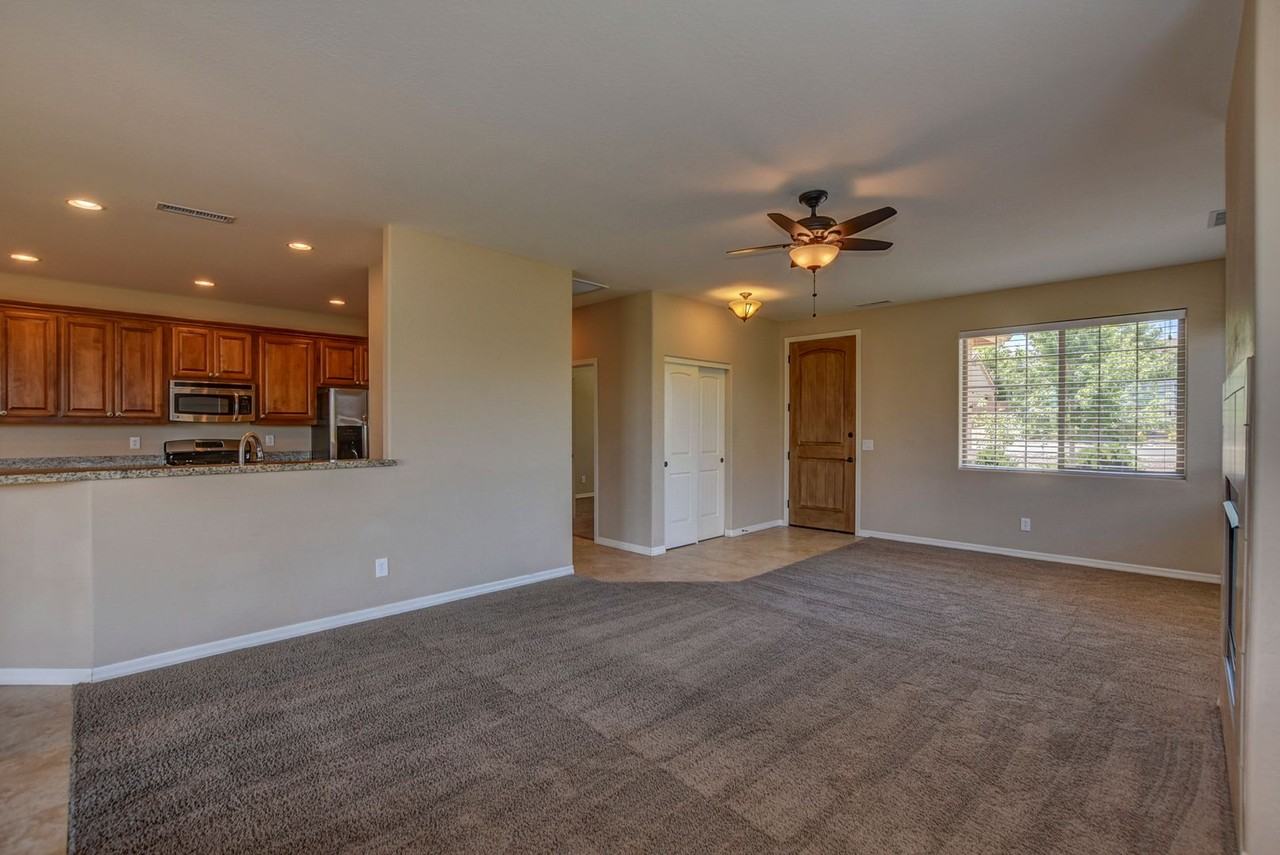 1712 Claire St - Photo 7 of 34