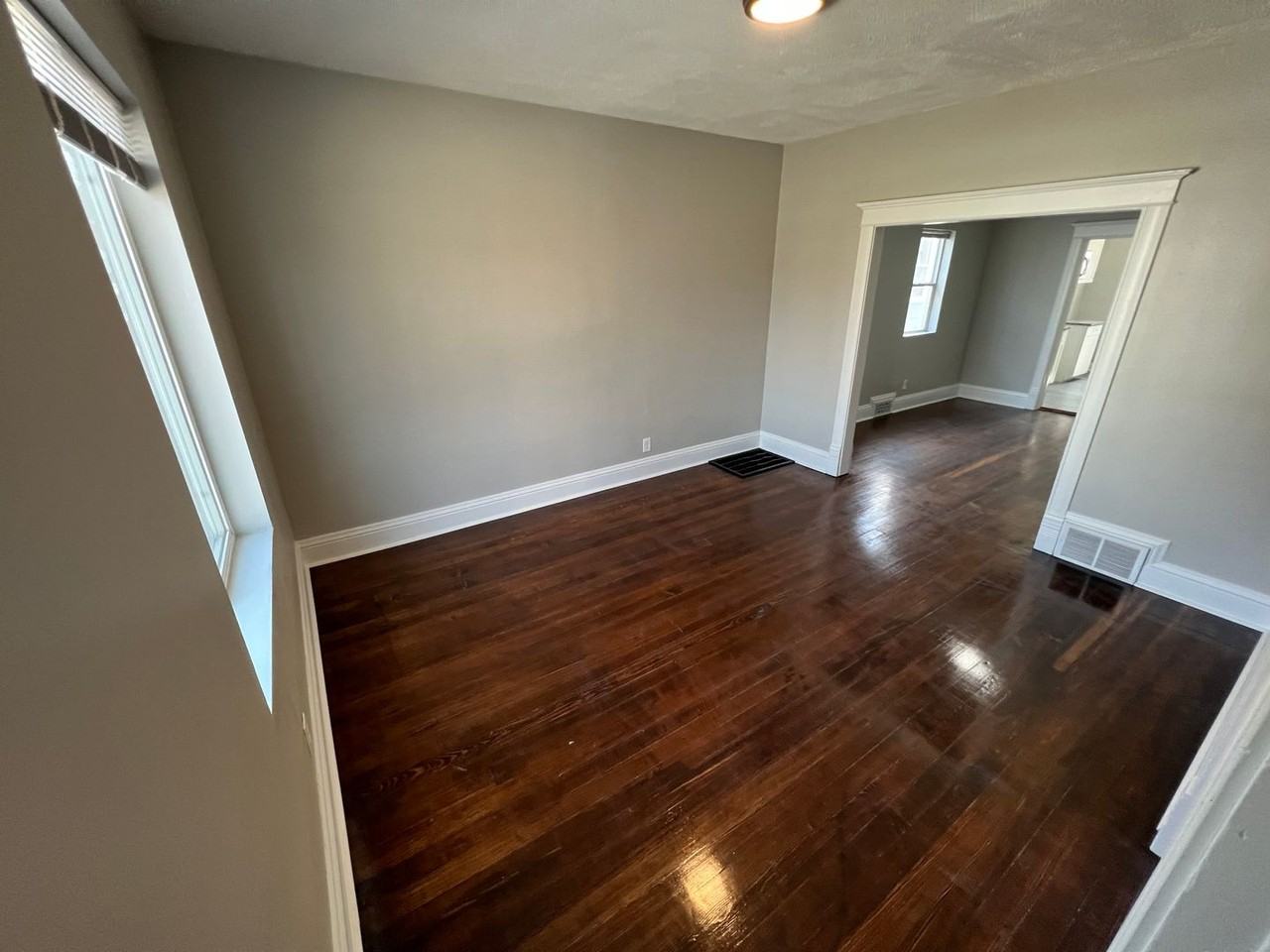 2711 Howard St - Photo 2 of 14