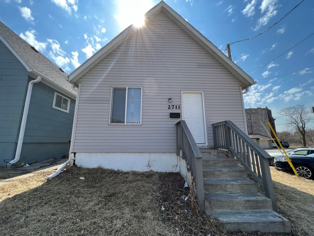 2711 Howard St - Photo 4 of 14