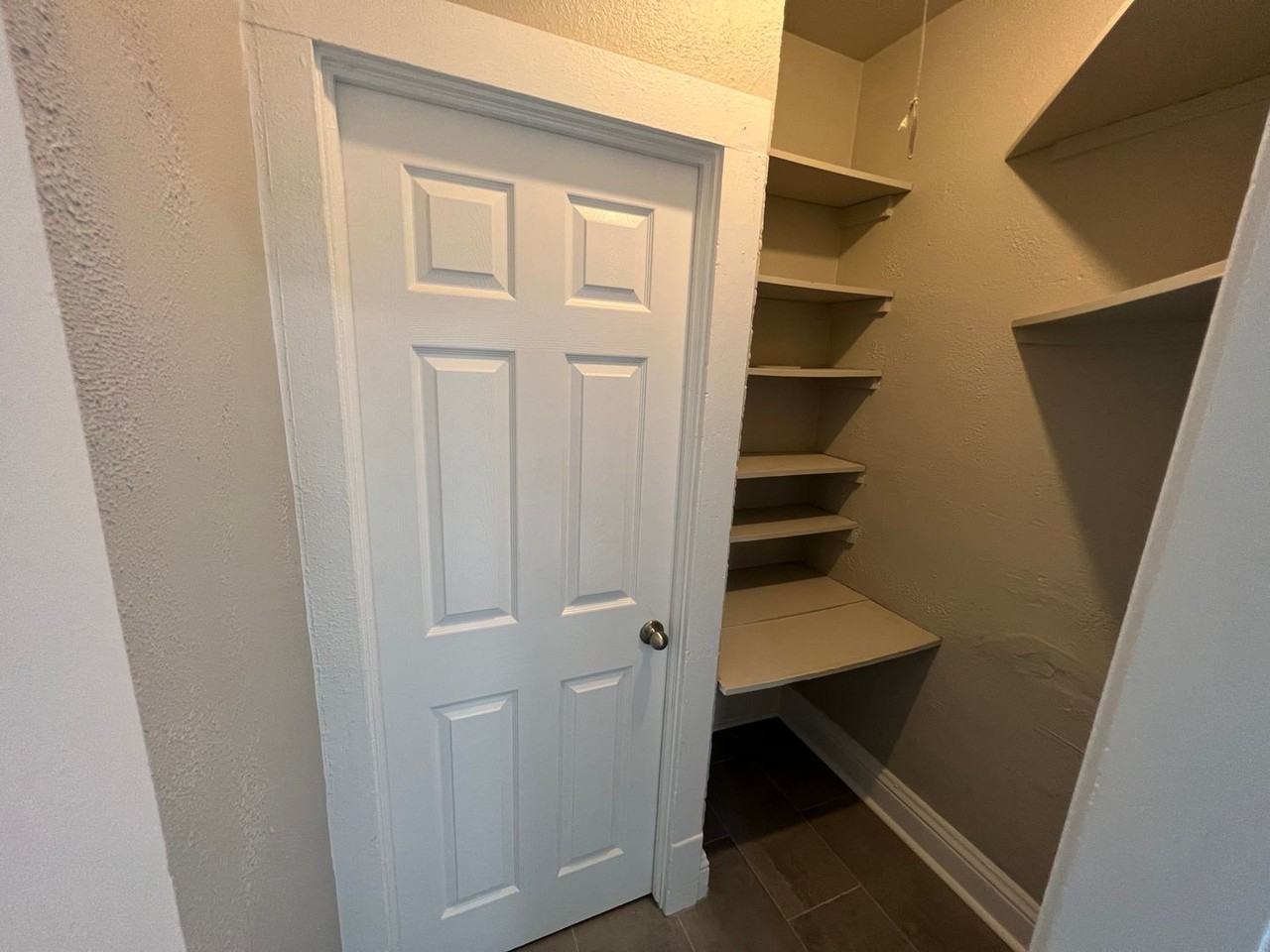 2711 Howard St - Photo 5 of 14