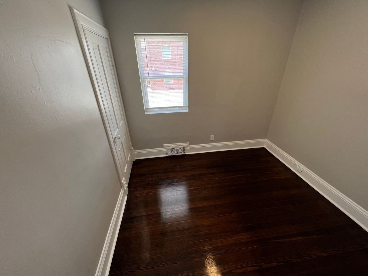 2711 Howard St - Photo 6 of 14