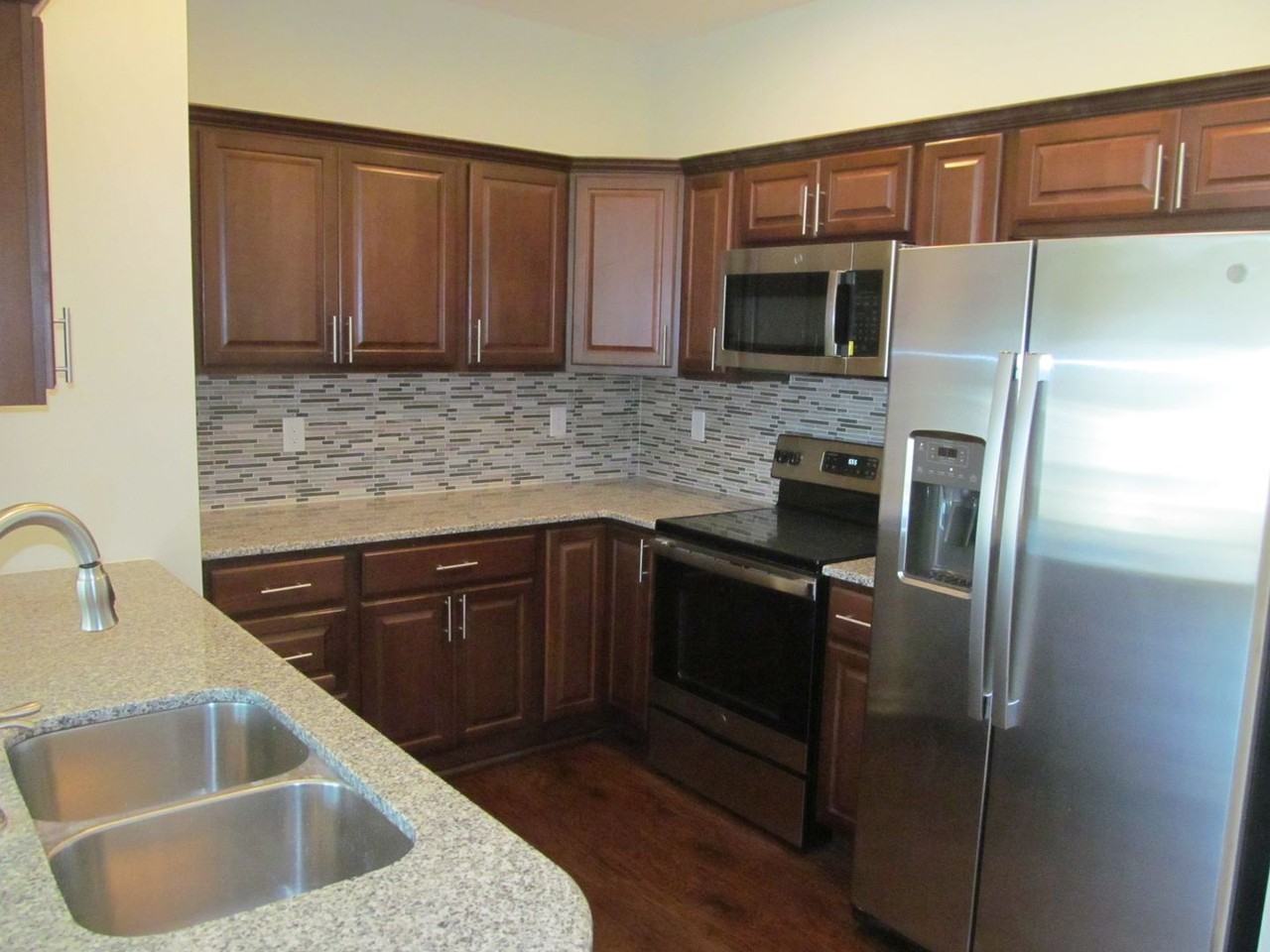 2606 Pennoak Way #D - Photo 3 of 13