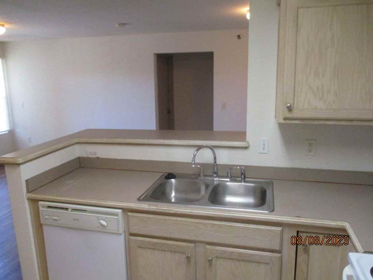 913 Westridge Dr #11 - Photo 6 of 27