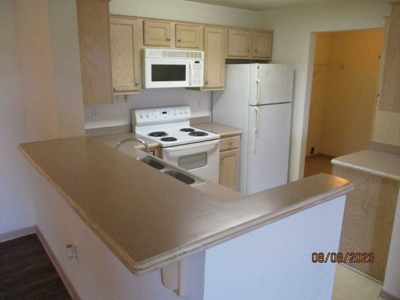 913 Westridge Dr #11 - Photo 7 of 27