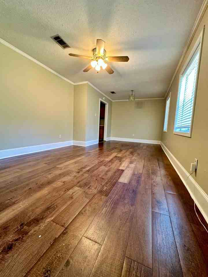 250 Winfield St - Photo 6 of 12