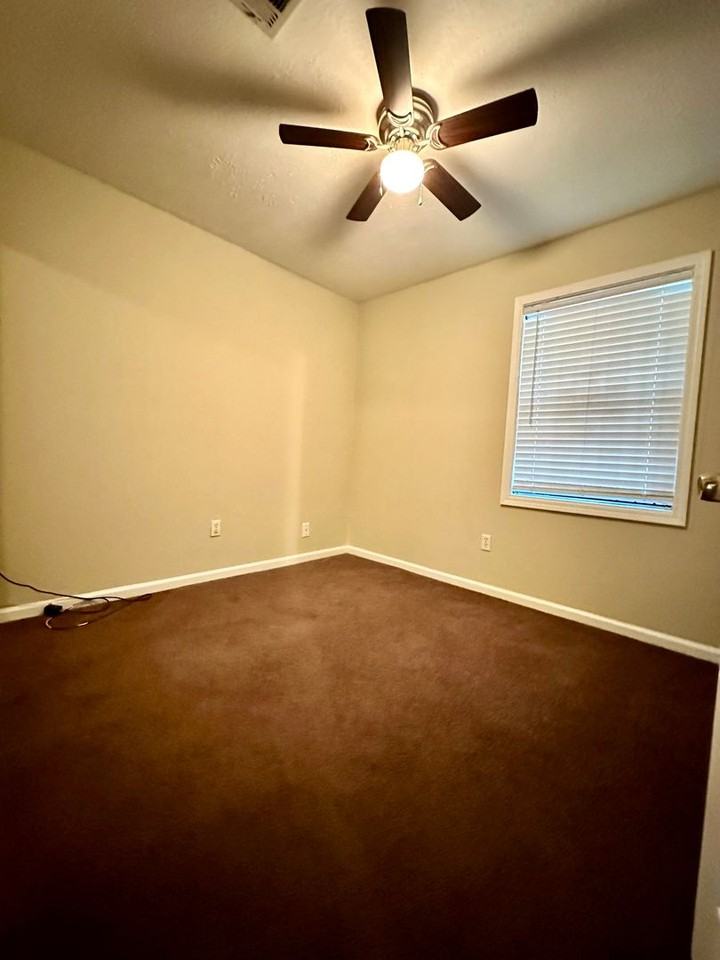 250 Winfield St - Photo 7 of 12