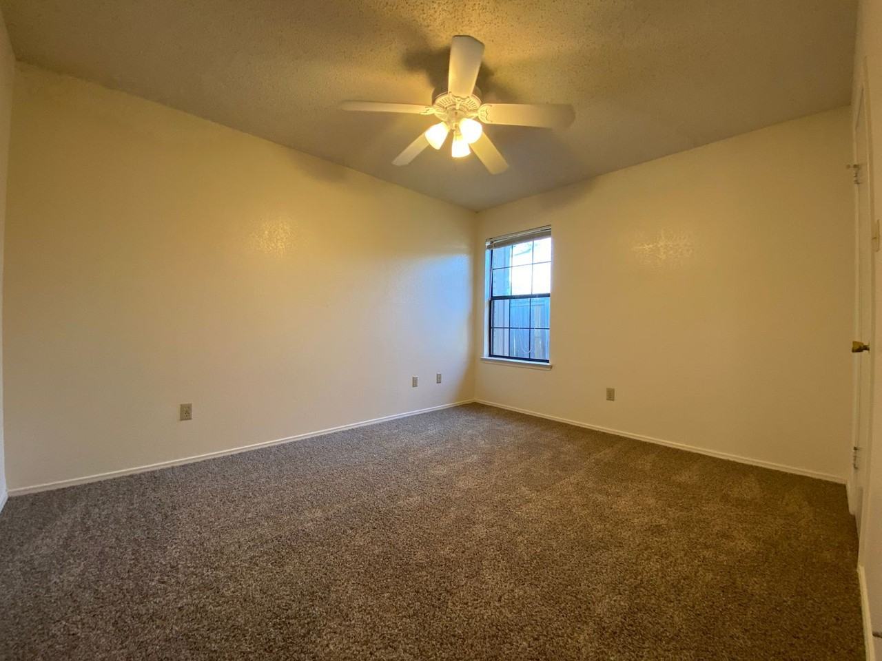 9221 Regal Dr - Photo 4 of 12