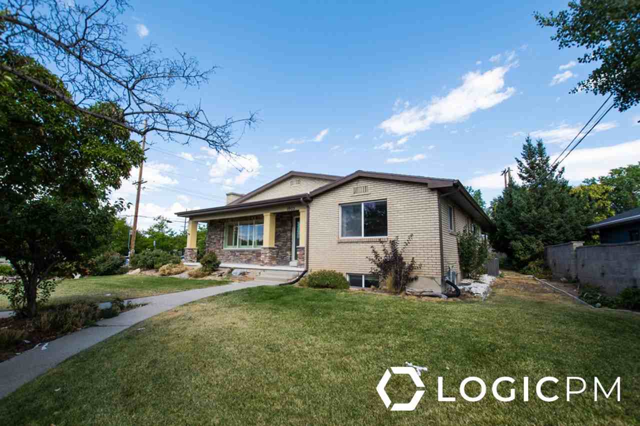 1905 E Saint Marys Dr - Photo 2 of 29