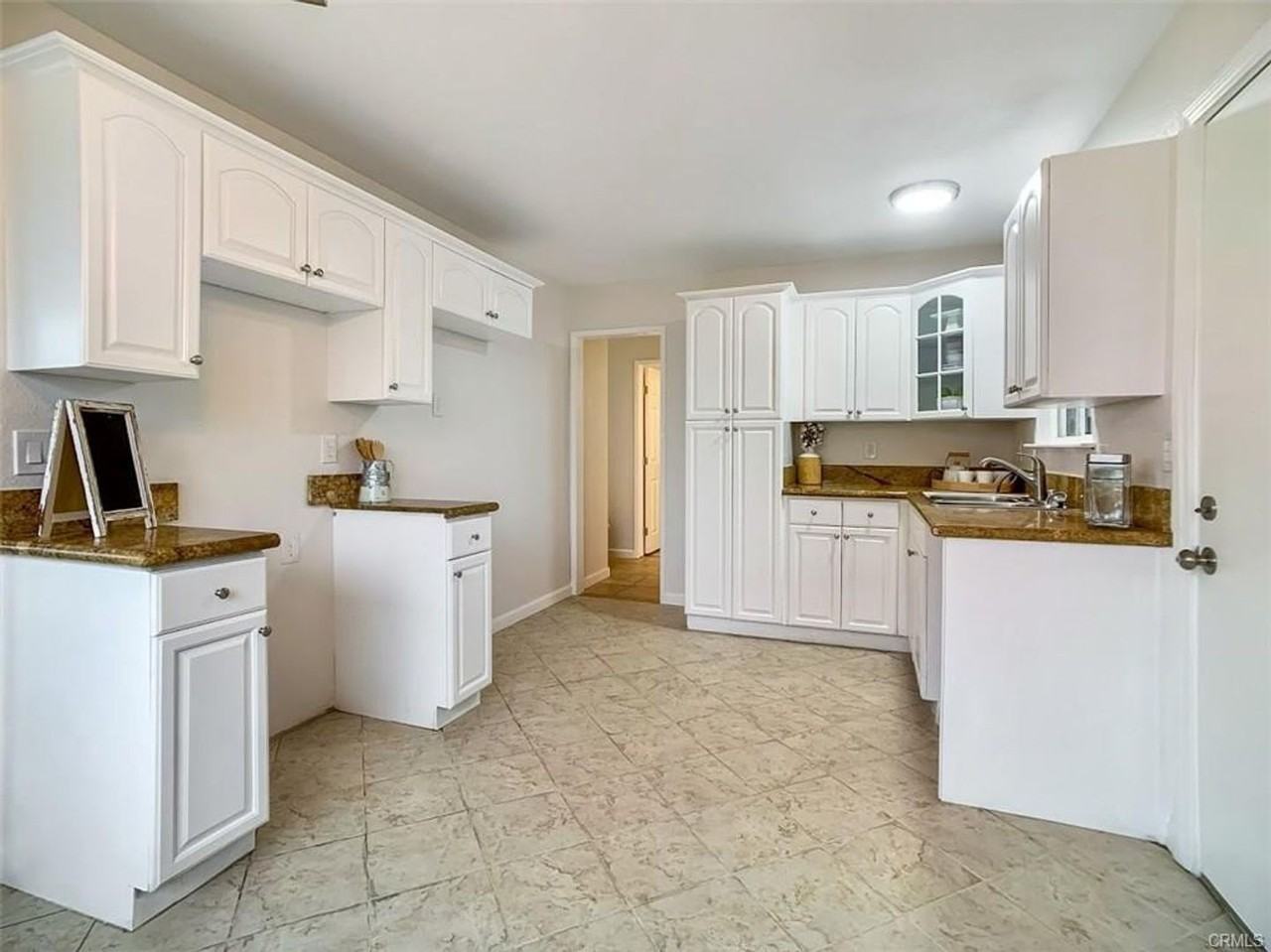 1005 W Sumner Ave - Photo 3 of 14