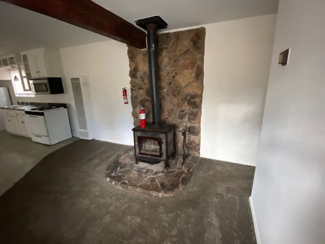 982 Woodland Dr #B - Photo 3 of 7