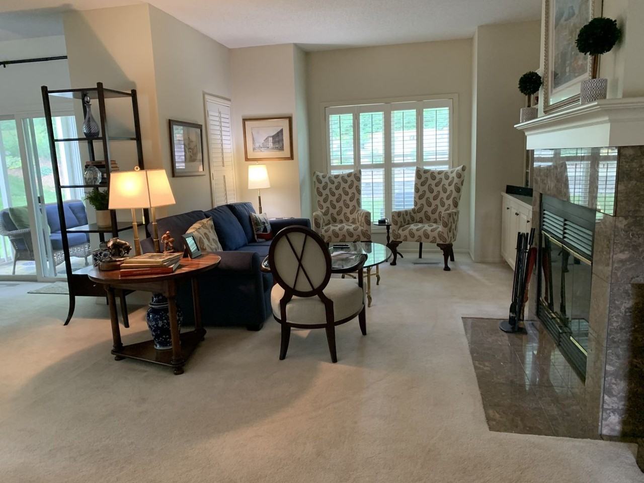 141 Edgewood Ct - Photo 2 of 32