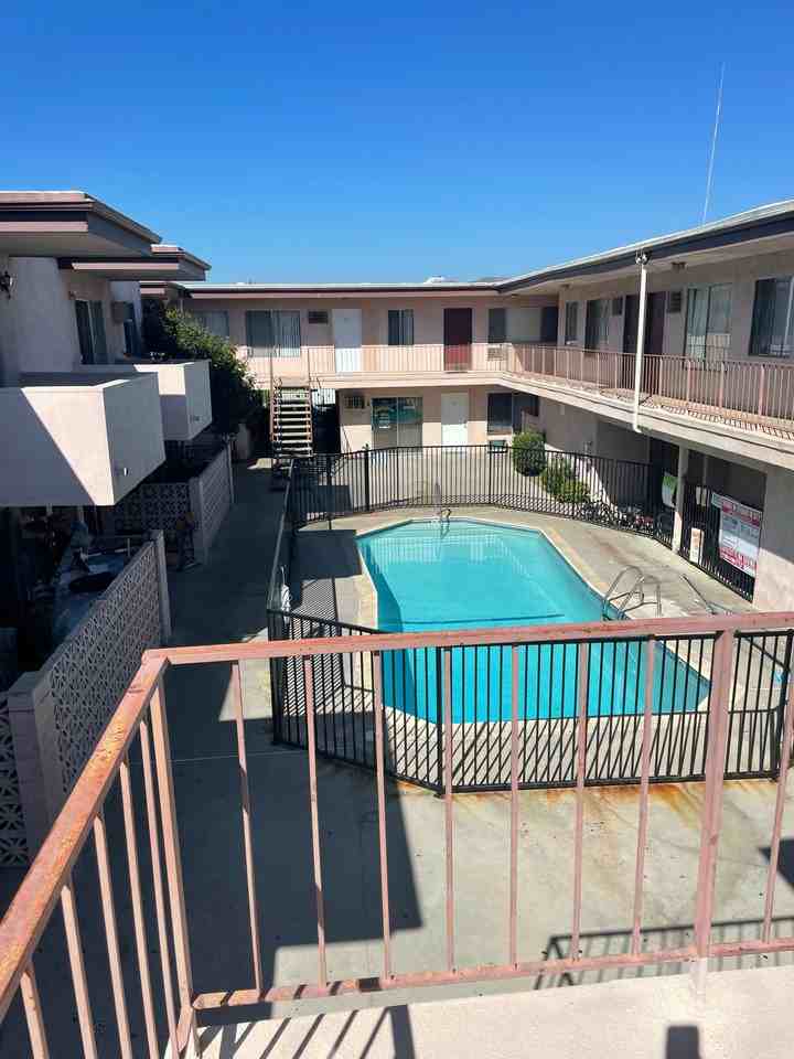 8340 Northgate Ave - Photo 4 of 5