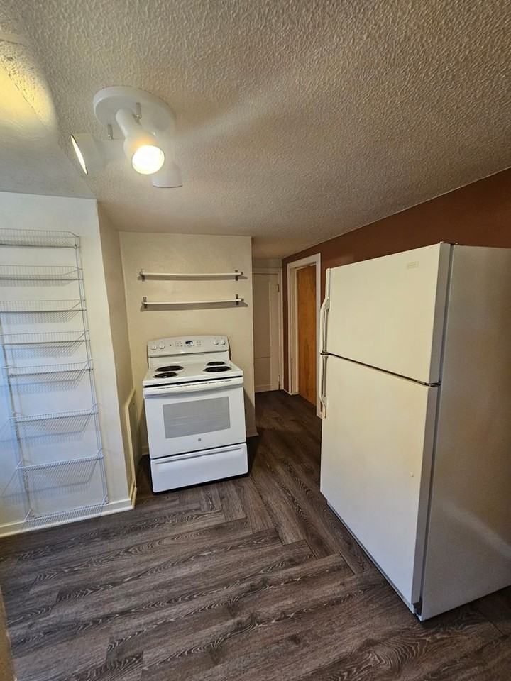 714-716-716 1/2 10TH AVE - Photo 2 of 7