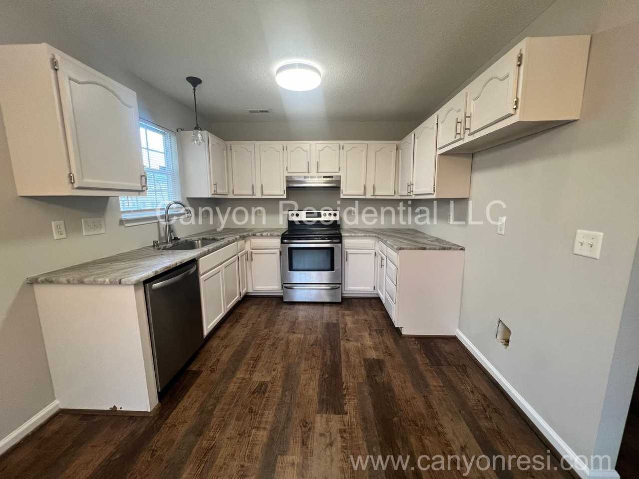 2602 Chadbury Dr - Photo 3 of 21