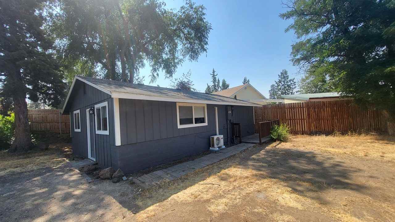 2459 Ne Burks Ct - Photo 2 of 15