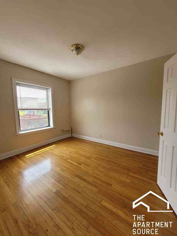 931 Forest Ave #2E - Photo 5 of 11