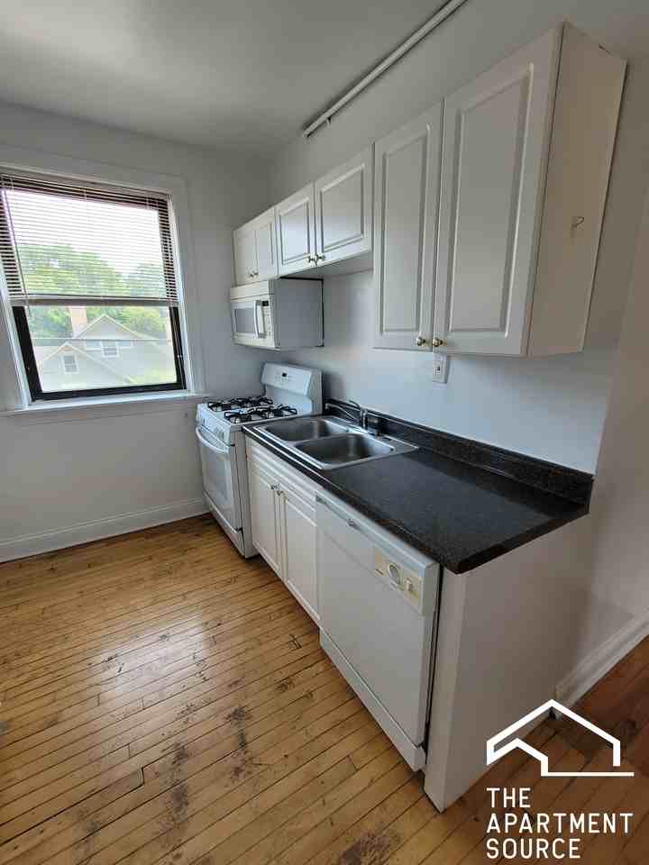 931 Forest Ave #2E - Photo 6 of 11
