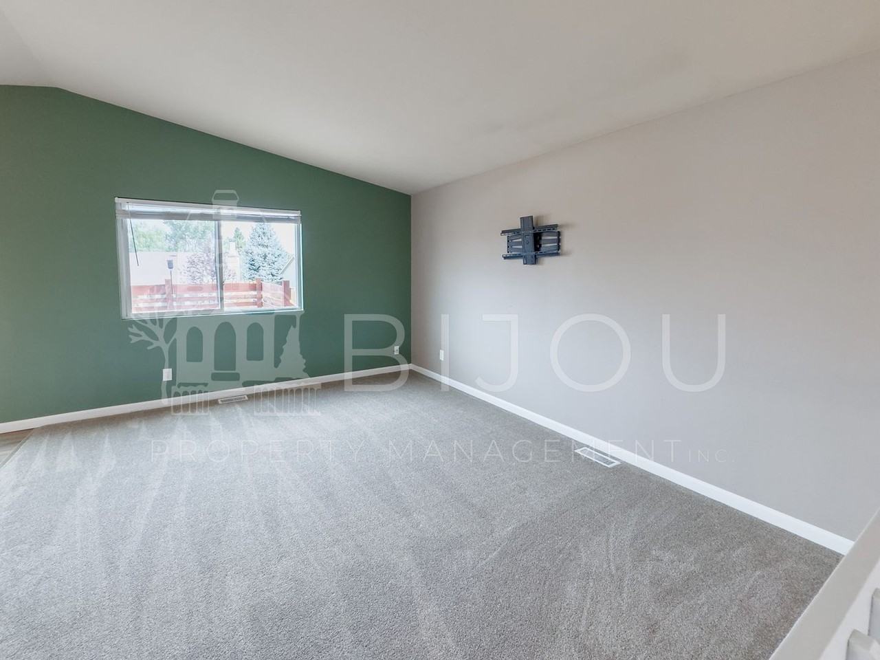 923 Rancher Dr - Photo 7 of 25