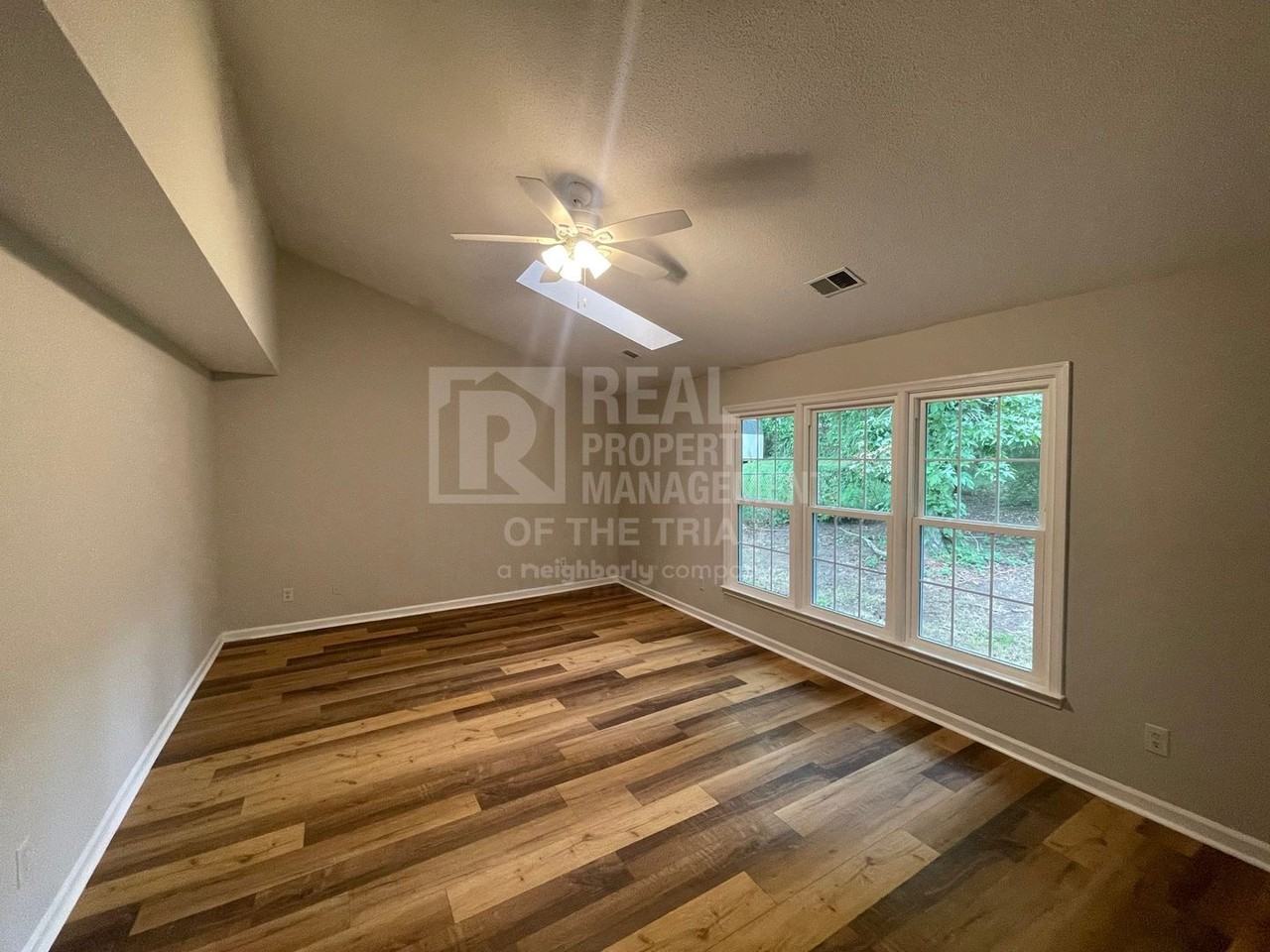 2207 Branderwood Dr - Photo 2 of 22