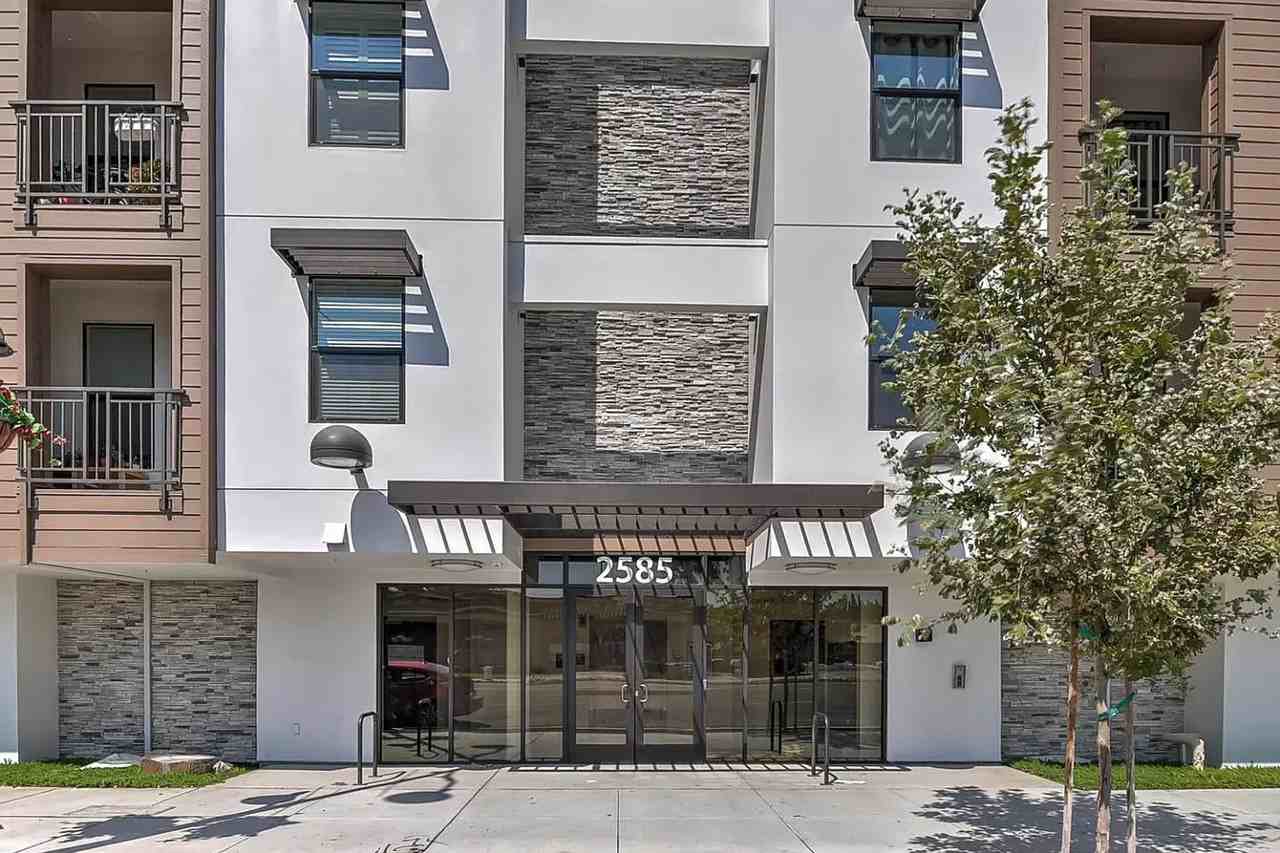 2585 El Camino Real #203