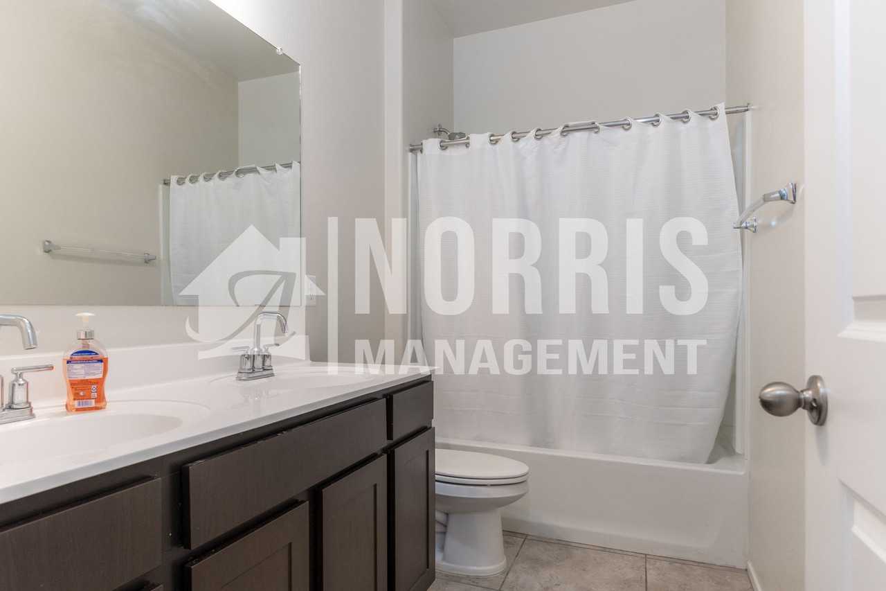 1046 W Chimes Tower Dr - Photo 5 of 36