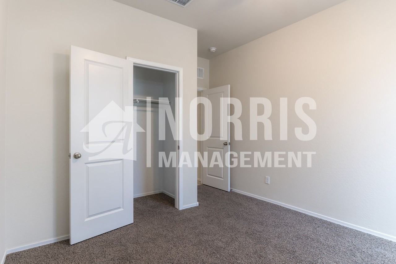 1046 W Chimes Tower Dr - Photo 6 of 36