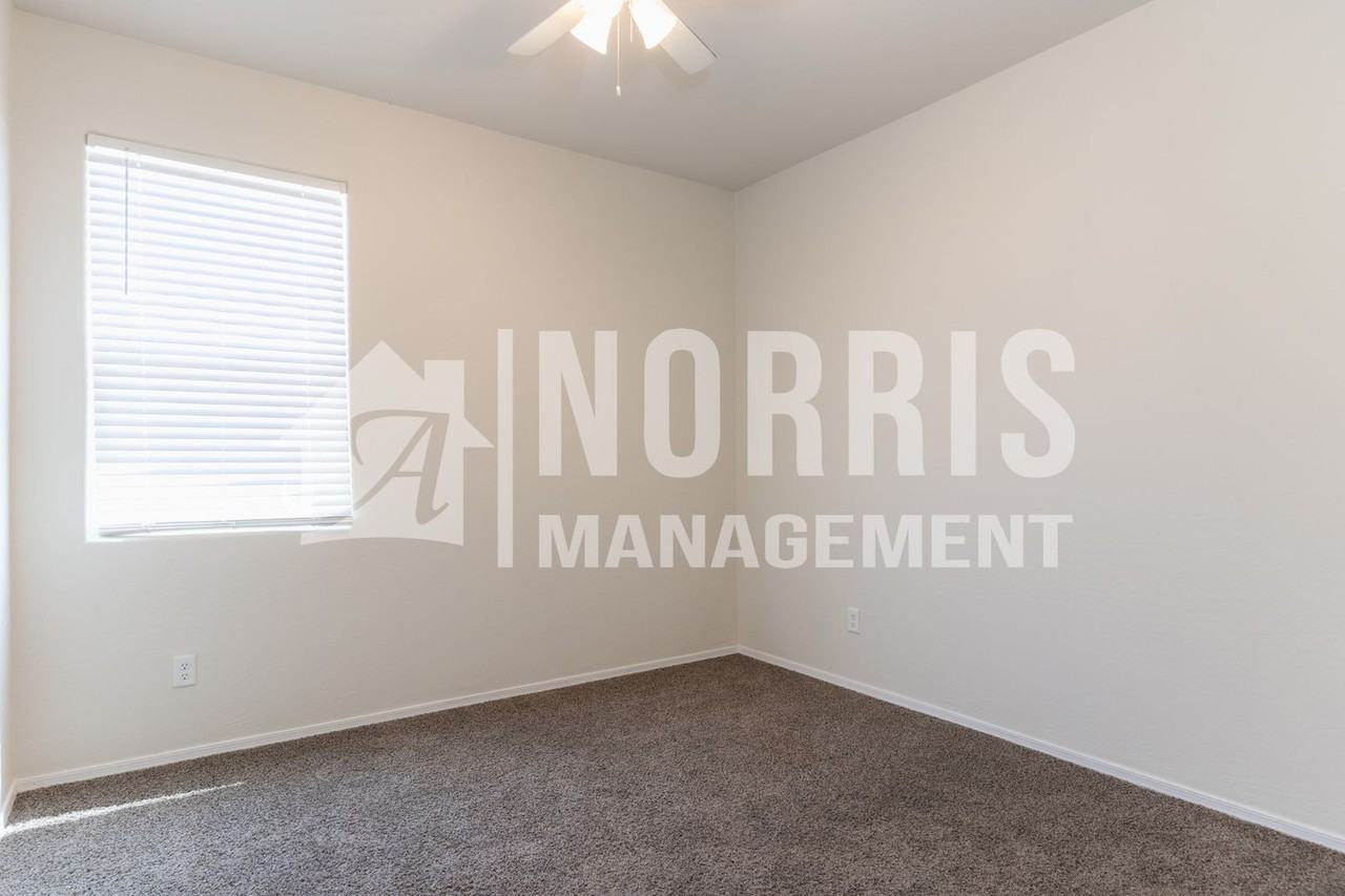 1046 W Chimes Tower Dr - Photo 7 of 36