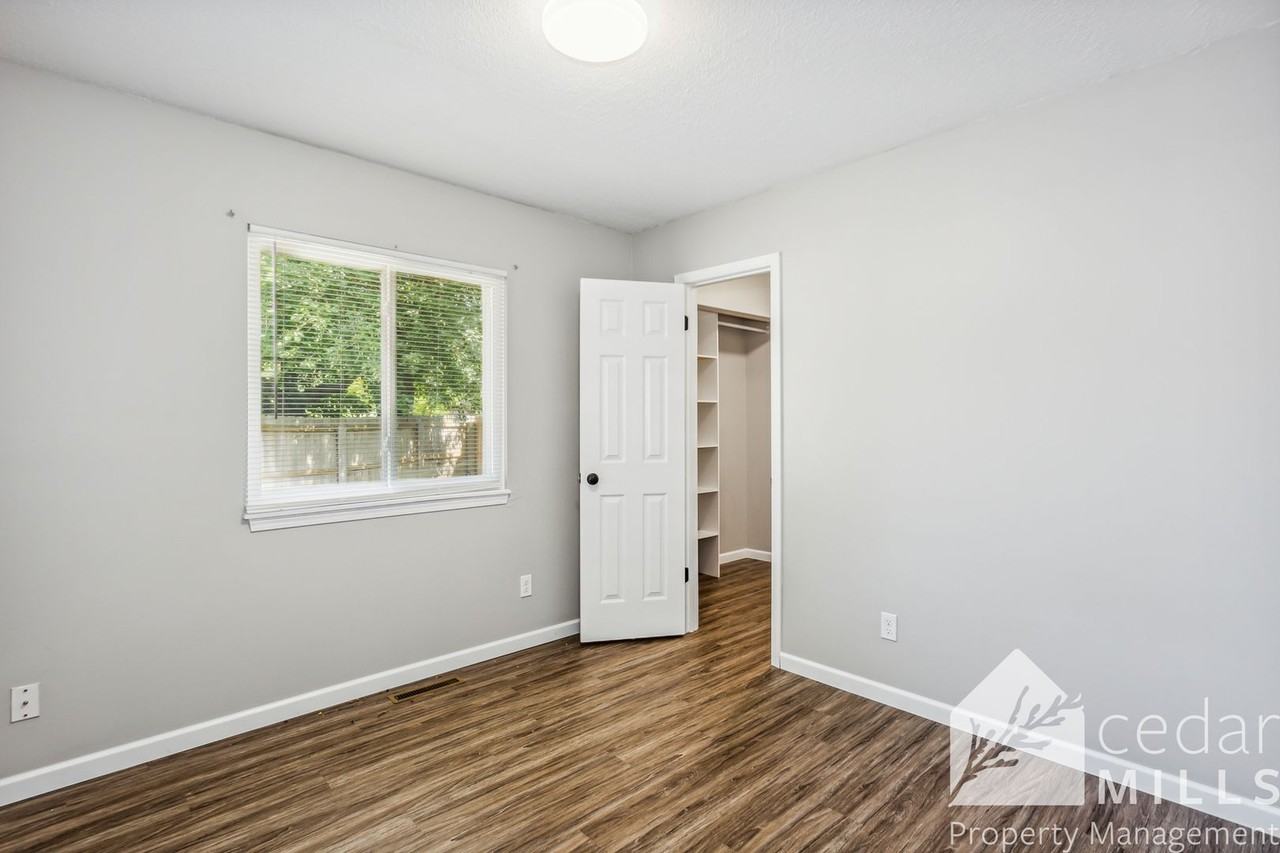 604 W 3rd St - Photo 3 of 14