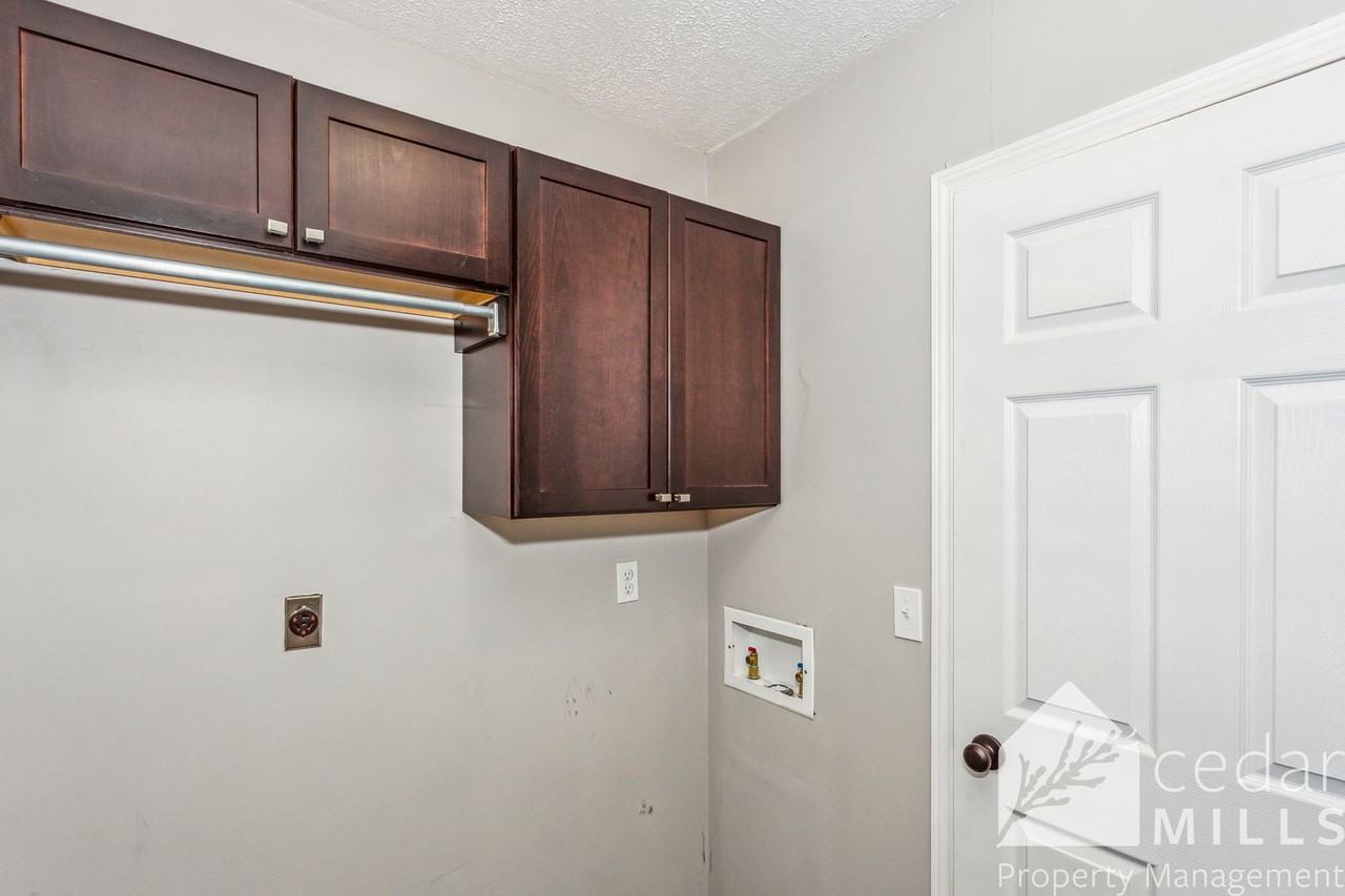 604 W 3rd St - Photo 5 of 14