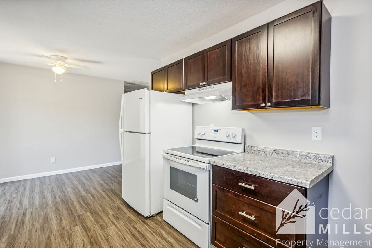 604 W 3rd St - Photo 6 of 14