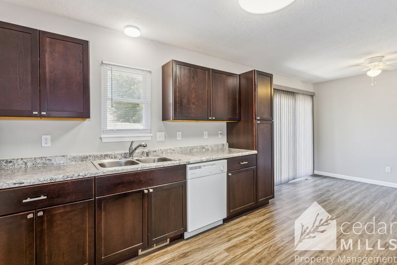 604 W 3rd St - Photo 7 of 14