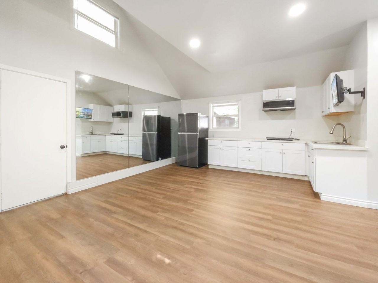 10250 Ne 24th St - Photo 4 of 10