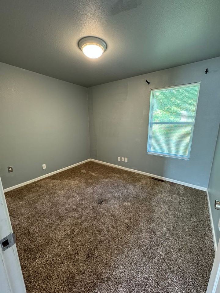 Hill Top Apartments - Photo 2 of 9