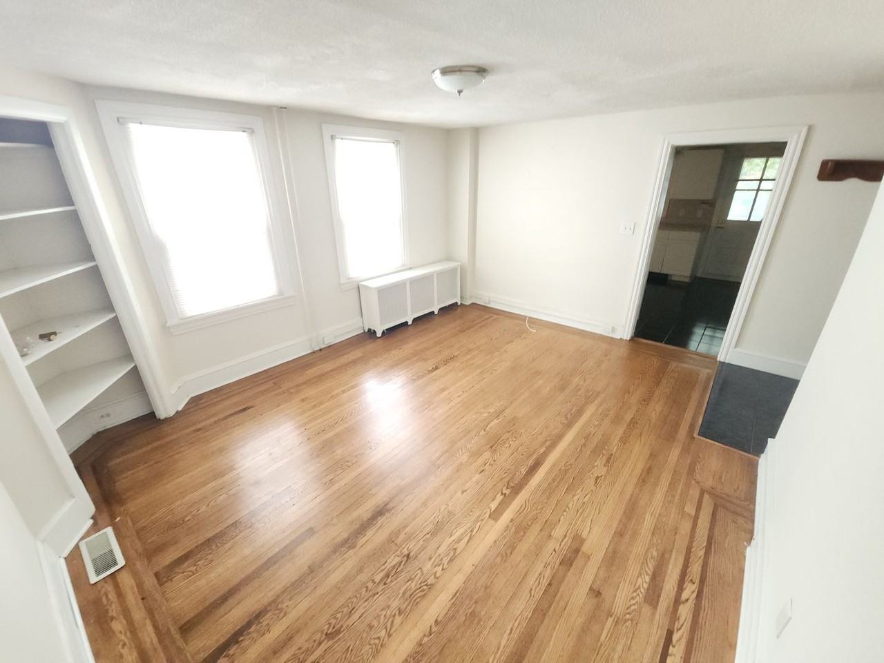 134 E 4th Ave - Photo 3 of 16