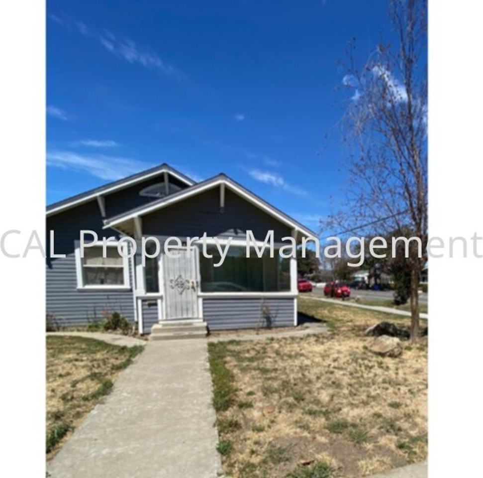 304 College St - Photo 2 of 3