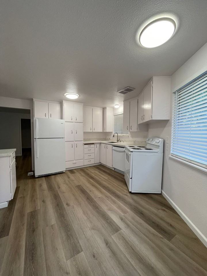 7022 Citrine Ln Sw - Photo 4 of 9